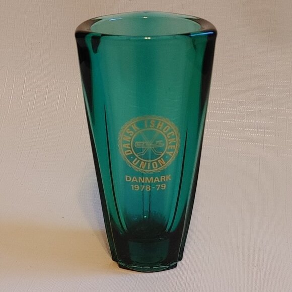 BEAUTIFUL DANSK ISHOCKEY UNION Emerald Green Vase Danish Ice Hockey Vase… - Picture 1 of 9